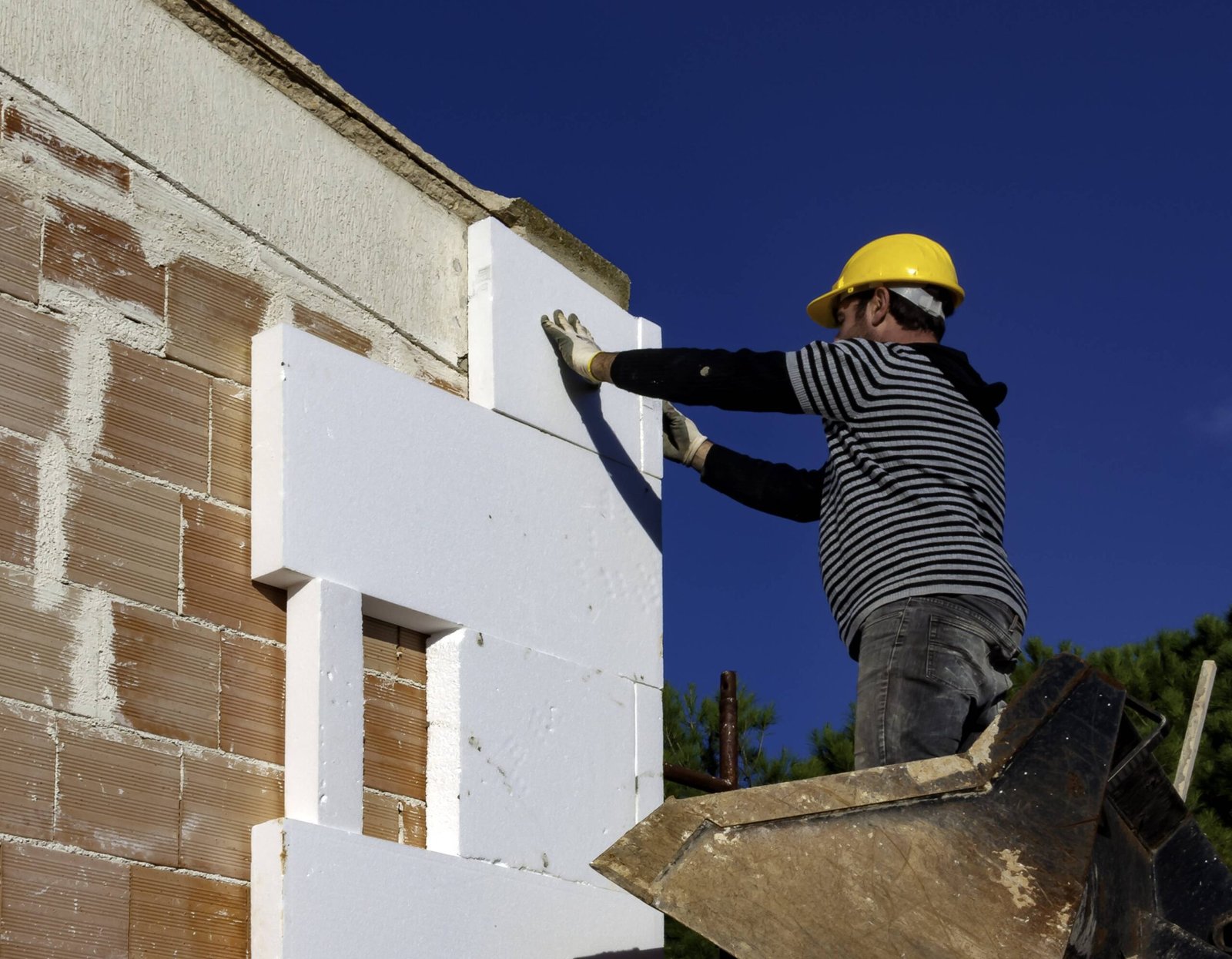 Lire la suite à propos de l’article Les facadiers roumains: des artisans d’exception dans la rénovation